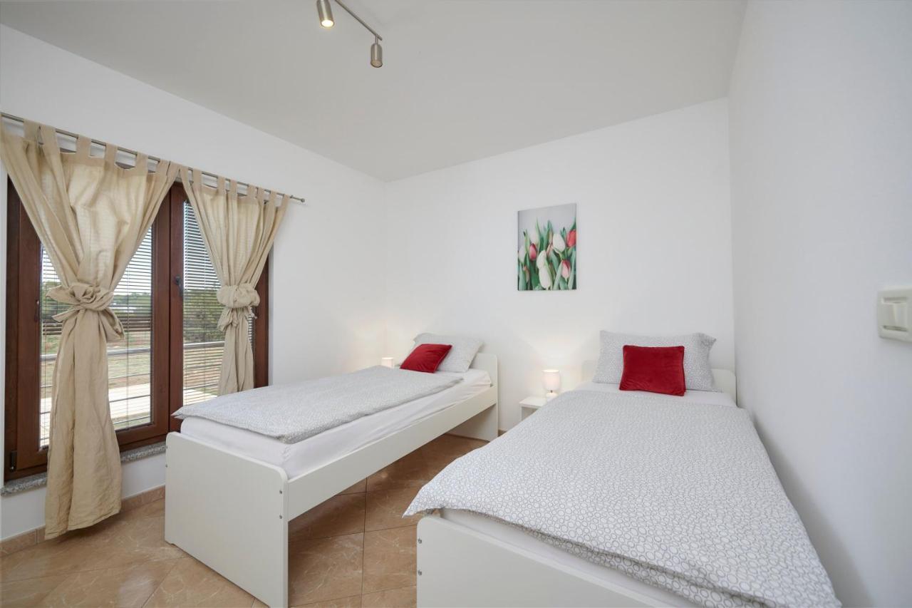 Villa Bartona For 8 Persons With Private Swimmingpool Póla Kültér fotó