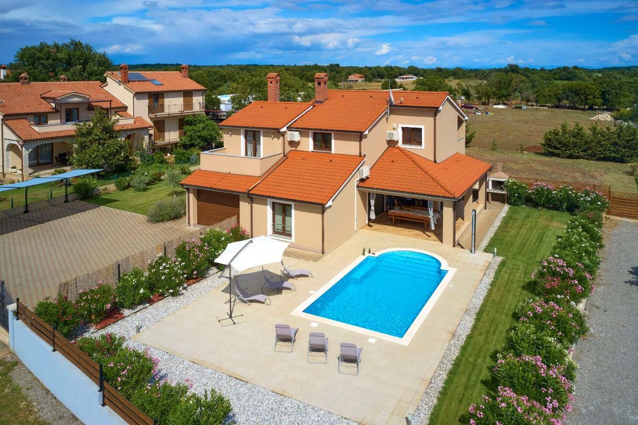 Villa Bartona For 8 Persons With Private Swimmingpool Póla Kültér fotó