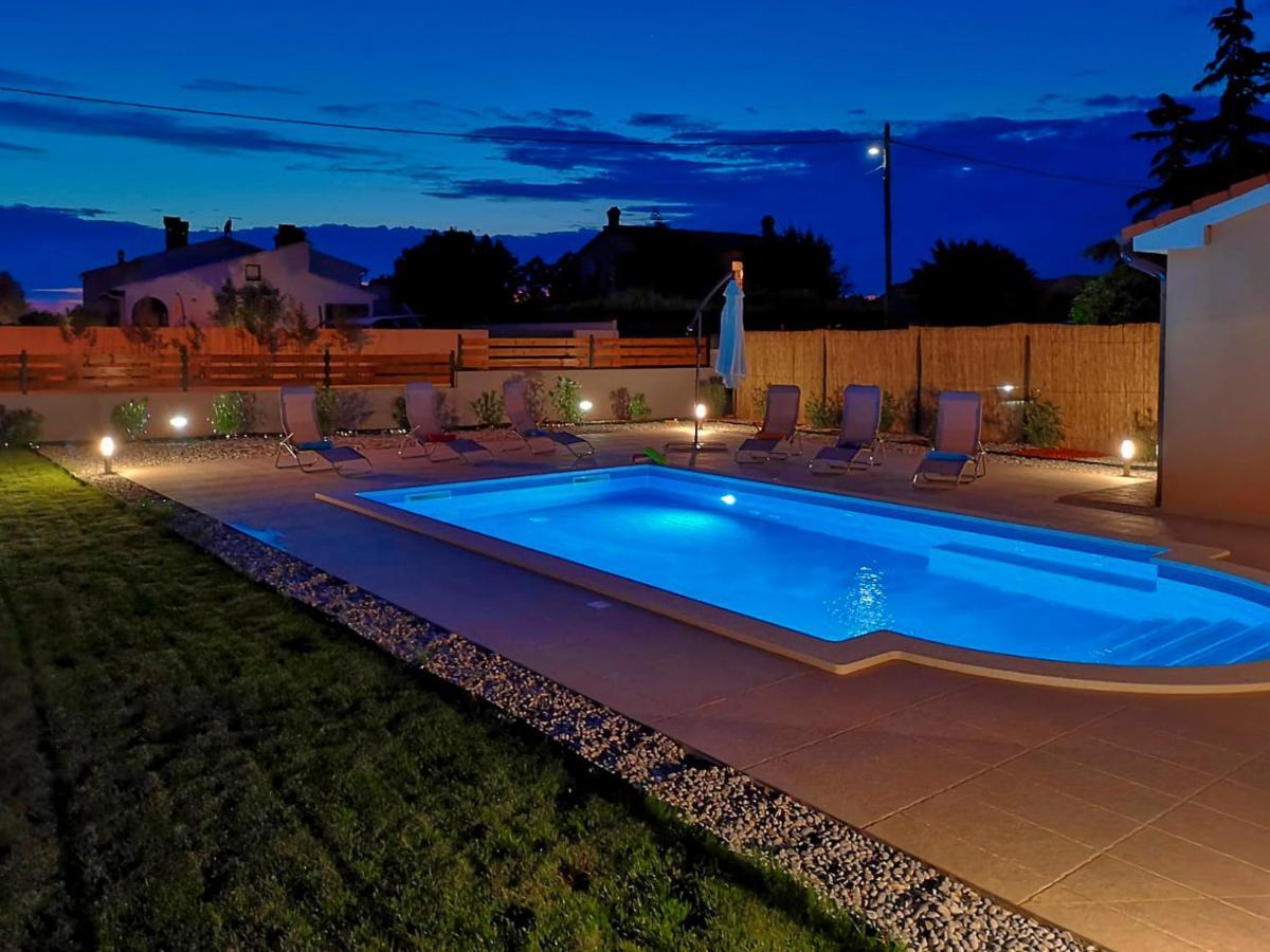 Villa Bartona For 8 Persons With Private Swimmingpool Póla Kültér fotó