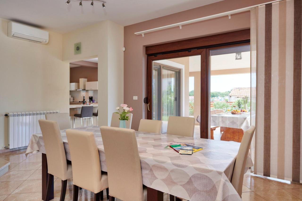 Villa Bartona For 8 Persons With Private Swimmingpool Póla Kültér fotó