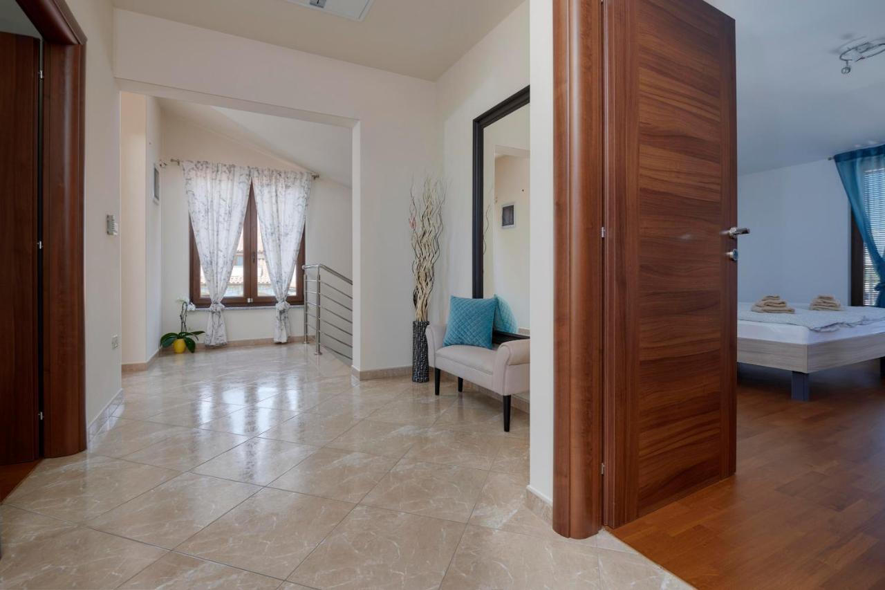 Villa Bartona For 8 Persons With Private Swimmingpool Póla Kültér fotó