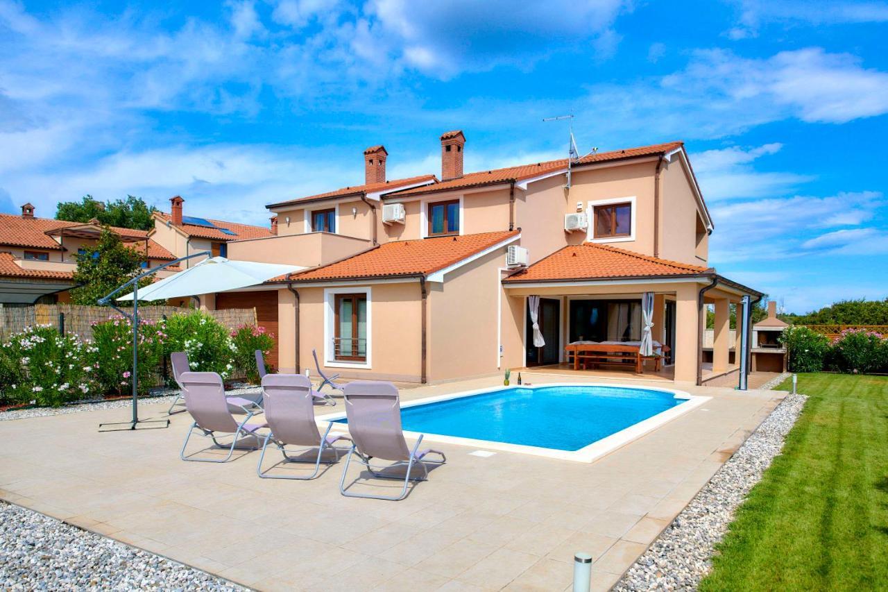 Villa Bartona For 8 Persons With Private Swimmingpool Póla Kültér fotó