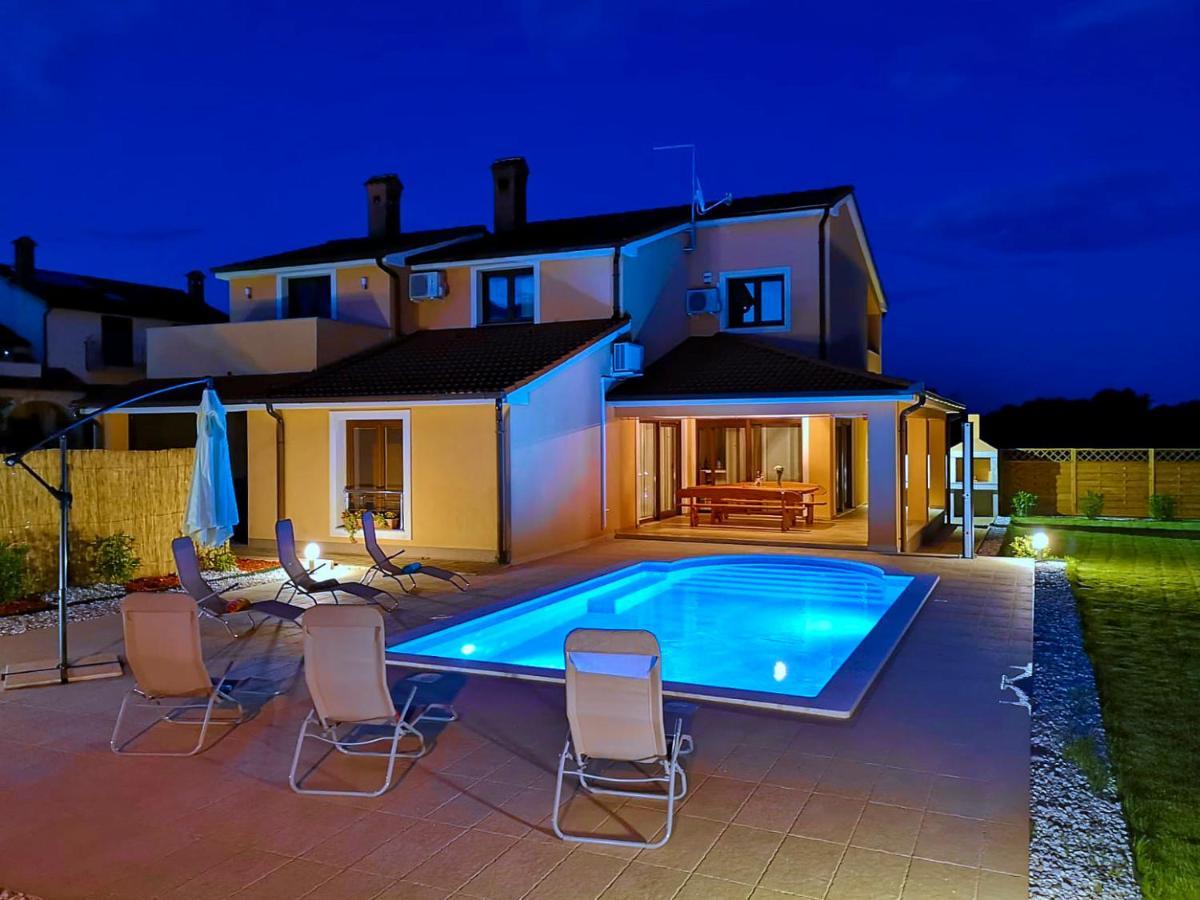 Villa Bartona For 8 Persons With Private Swimmingpool Póla Kültér fotó