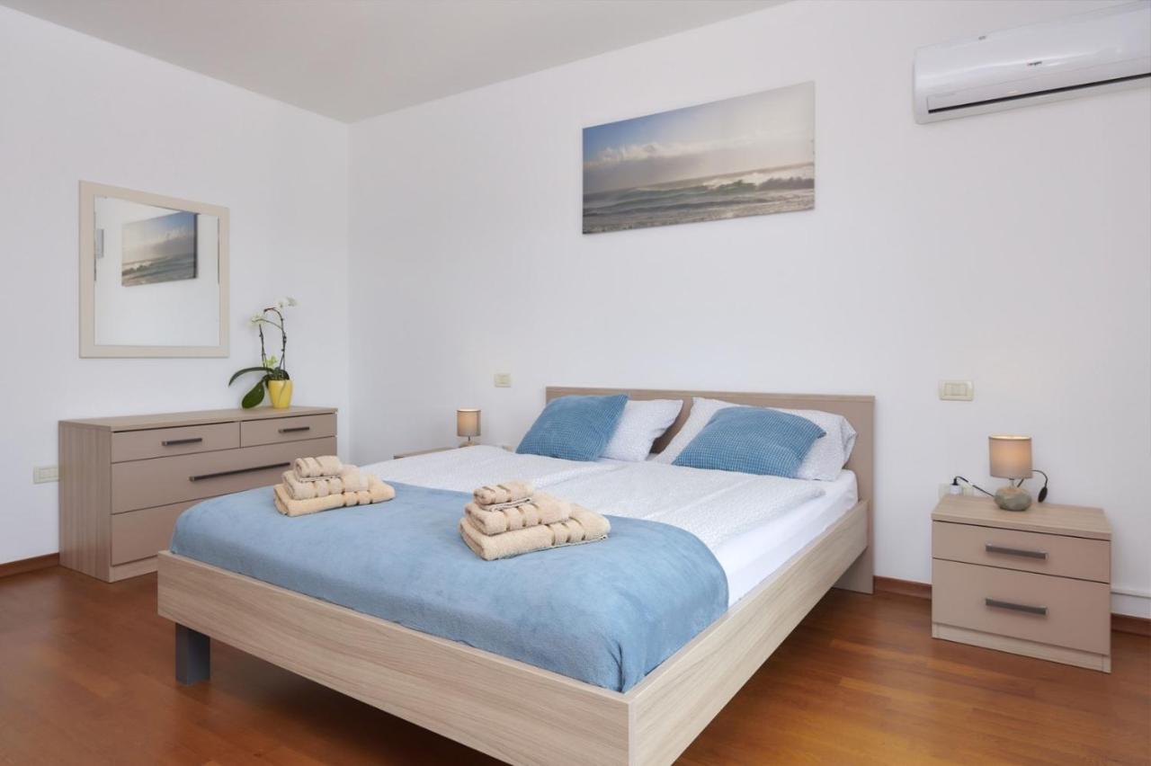 Villa Bartona For 8 Persons With Private Swimmingpool Póla Kültér fotó