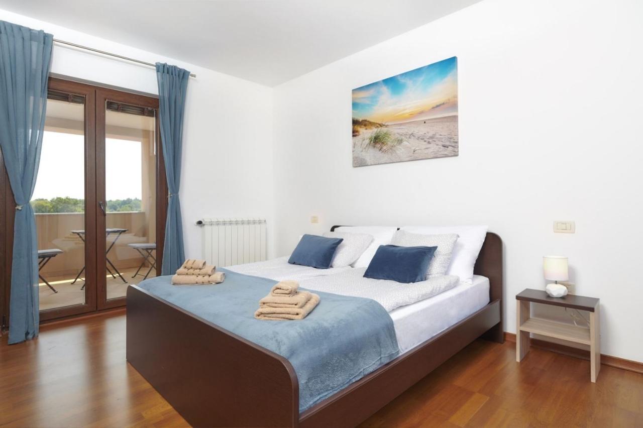 Villa Bartona For 8 Persons With Private Swimmingpool Póla Kültér fotó