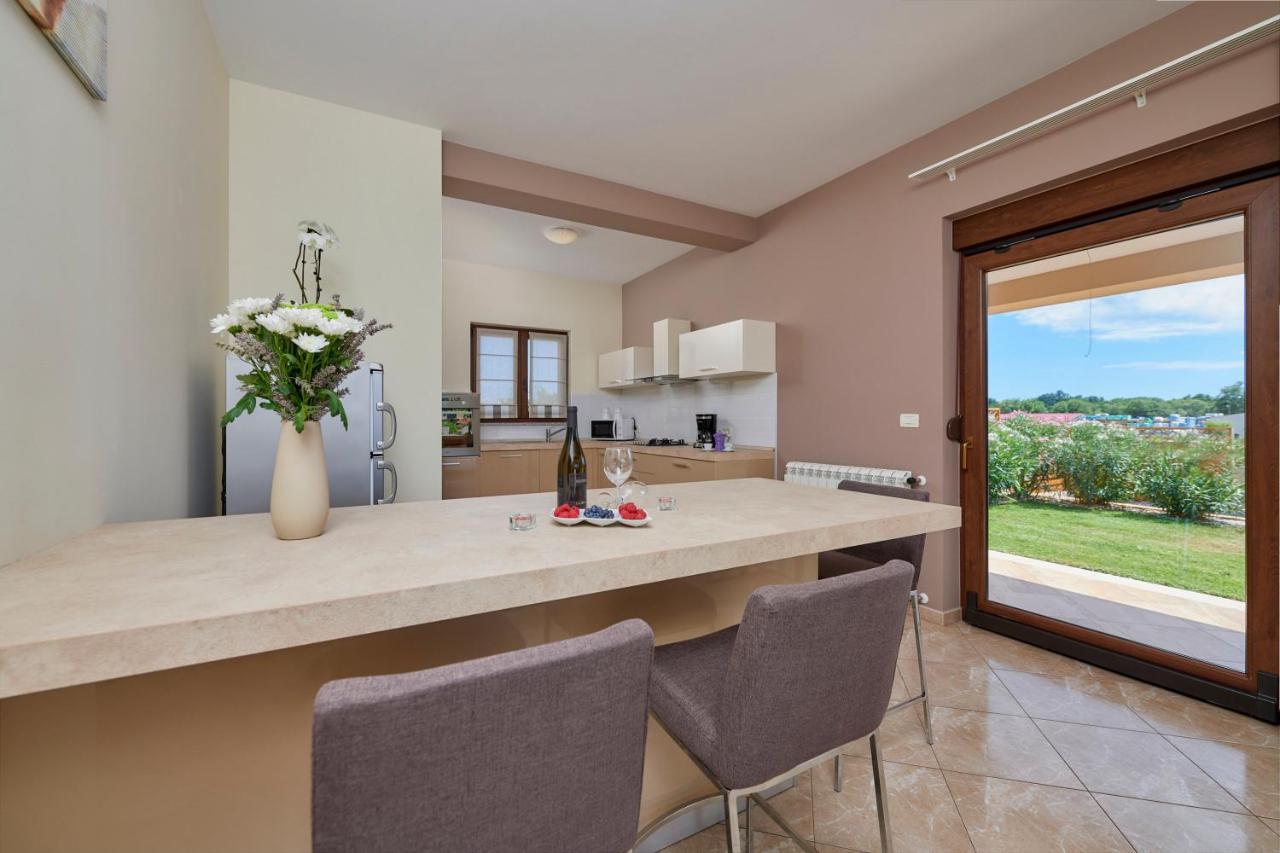 Villa Bartona For 8 Persons With Private Swimmingpool Póla Kültér fotó