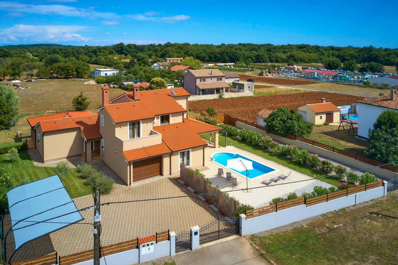 Villa Bartona For 8 Persons With Private Swimmingpool Póla Kültér fotó