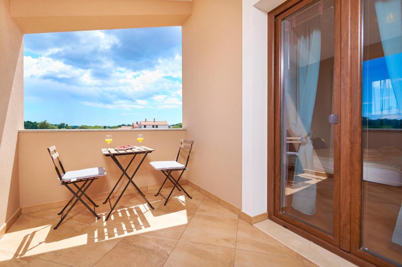 Villa Bartona For 8 Persons With Private Swimmingpool Póla Kültér fotó
