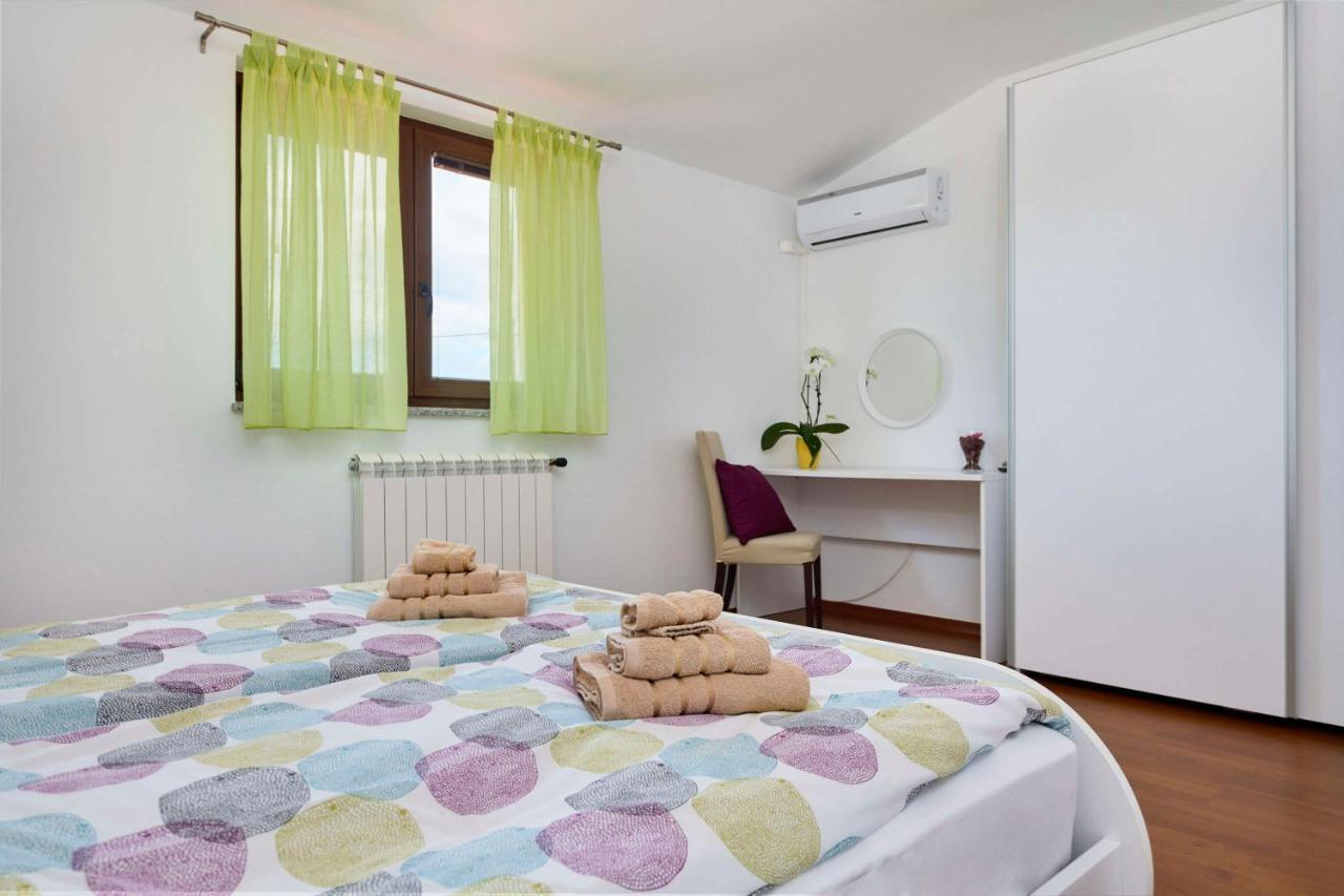 Villa Bartona For 8 Persons With Private Swimmingpool Póla Kültér fotó