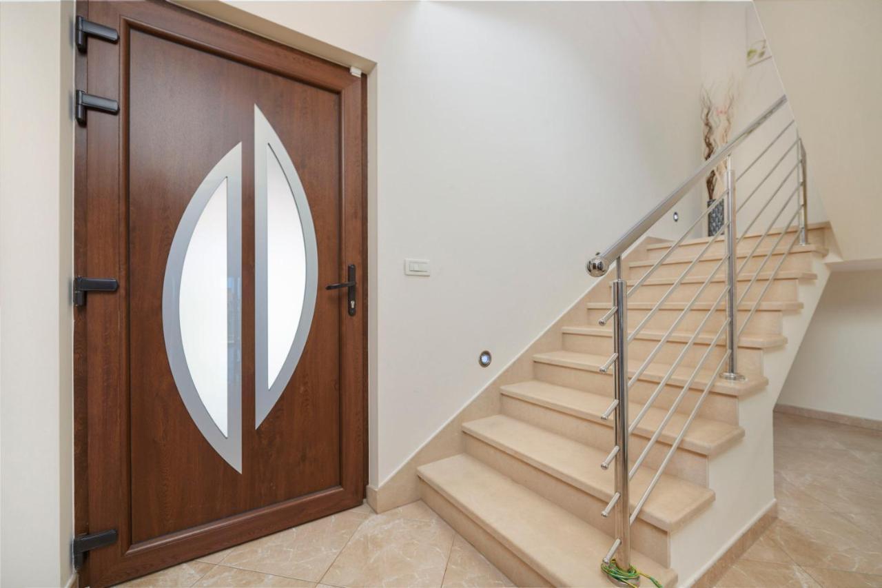 Villa Bartona For 8 Persons With Private Swimmingpool Póla Kültér fotó