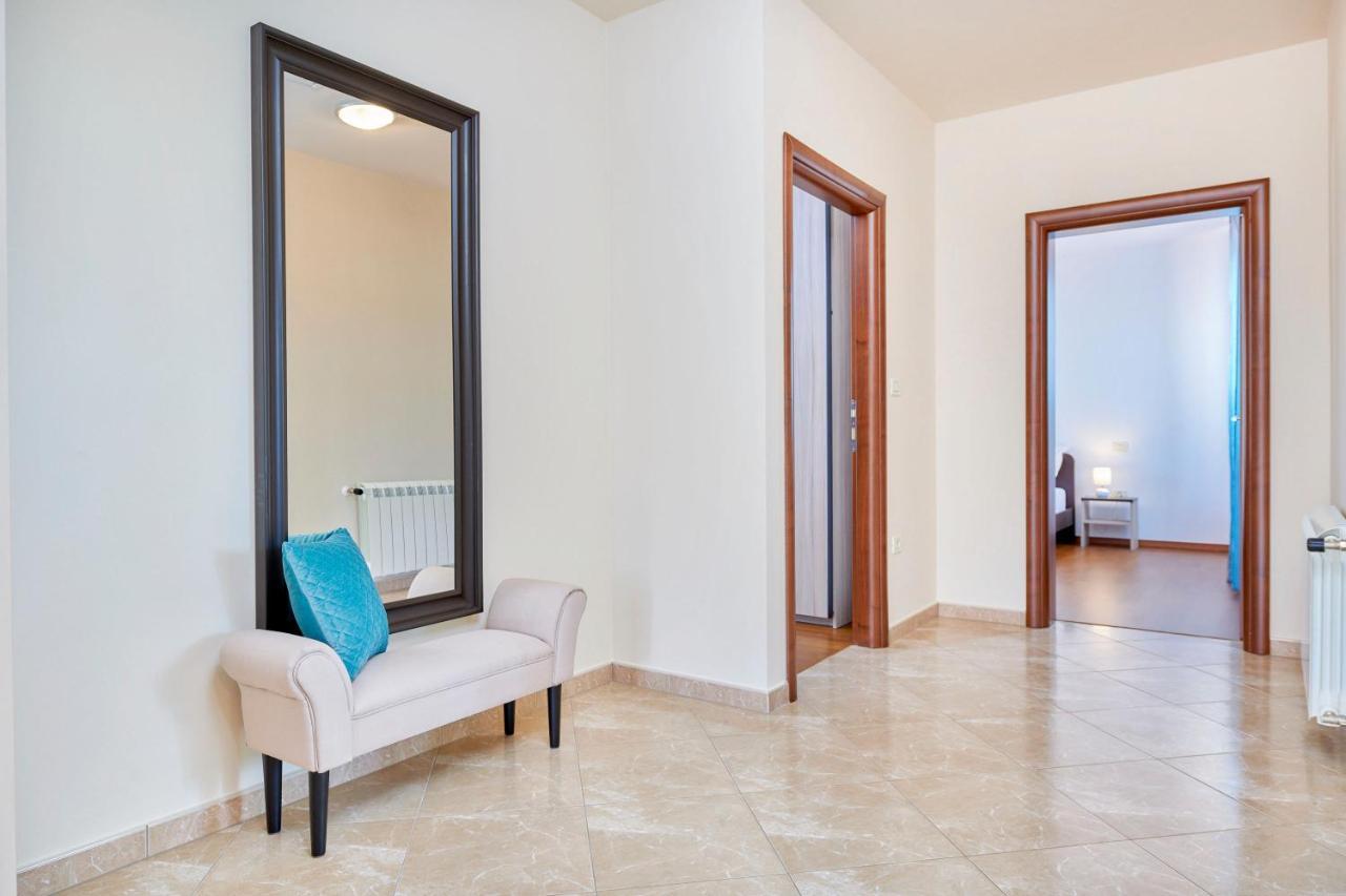 Villa Bartona For 8 Persons With Private Swimmingpool Póla Kültér fotó