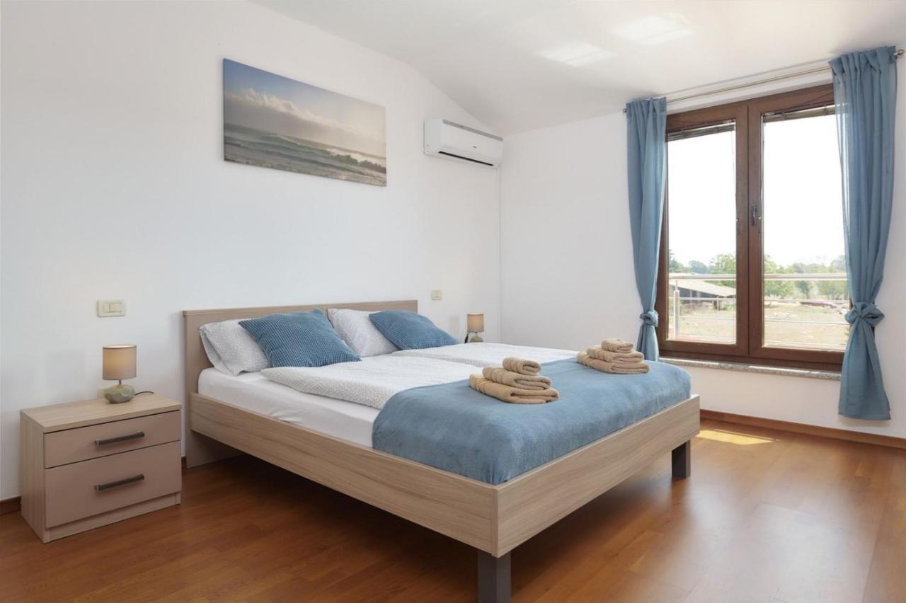 Villa Bartona For 8 Persons With Private Swimmingpool Póla Kültér fotó