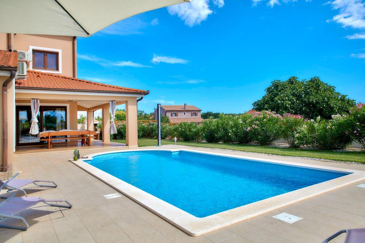 Villa Bartona For 8 Persons With Private Swimmingpool Póla Kültér fotó
