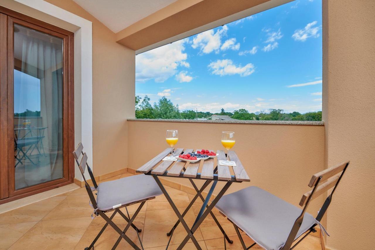 Villa Bartona For 8 Persons With Private Swimmingpool Póla Kültér fotó